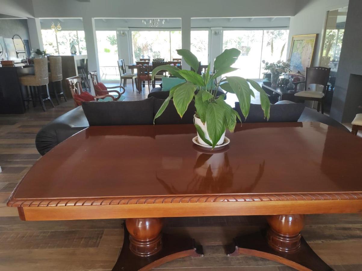 Casa 6 A Malibu 3Km Del Aeropuerto Podes Dejar Tu Auto Вила Аленде Екстериор снимка
