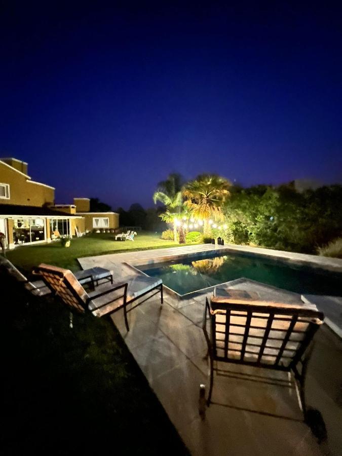 Casa 6 A Malibu 3Km Del Aeropuerto Podes Dejar Tu Auto Вила Аленде Екстериор снимка