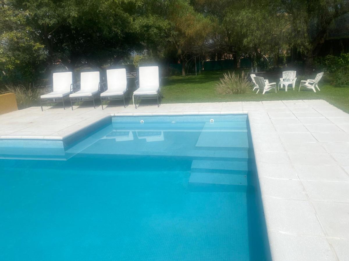 Casa 6 A Malibu 3Km Del Aeropuerto Podes Dejar Tu Auto Вила Аленде Екстериор снимка